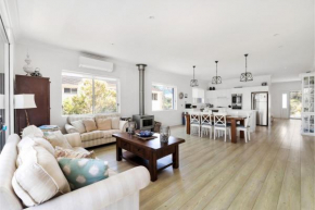 Caroline's Beach House by Experience Jervis Bay